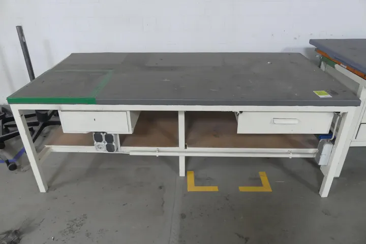 Arbeitstisch Maße in cm ca.: 201 x 100